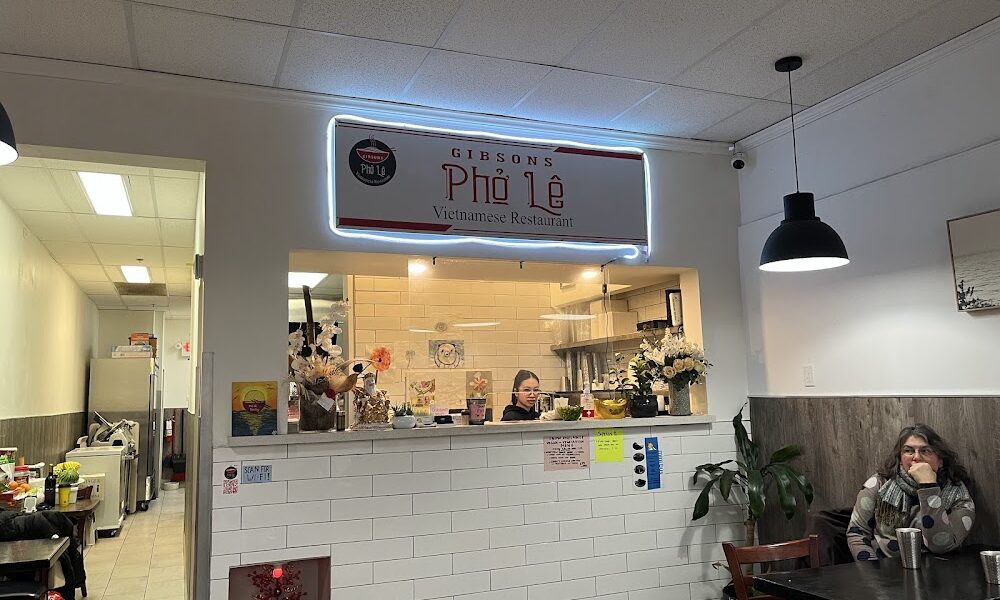 Gibsons Pho Le